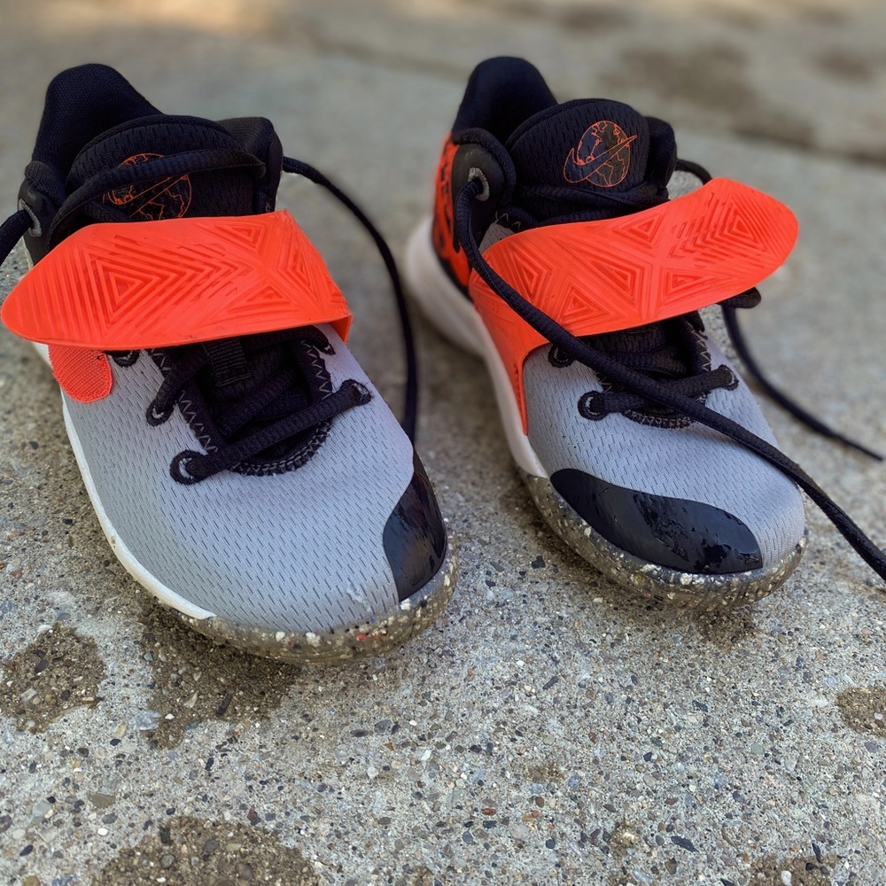 Kyrie Youth Basketball Shoes